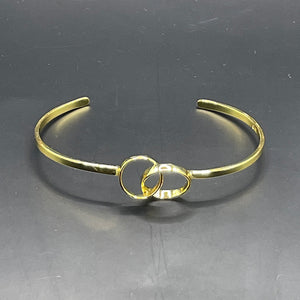 Polished gold bracelet